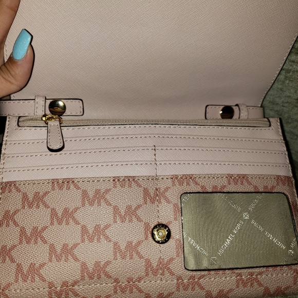 MICHEAL KORS CROSSBODY HANDBAG - Picture 5 of 8